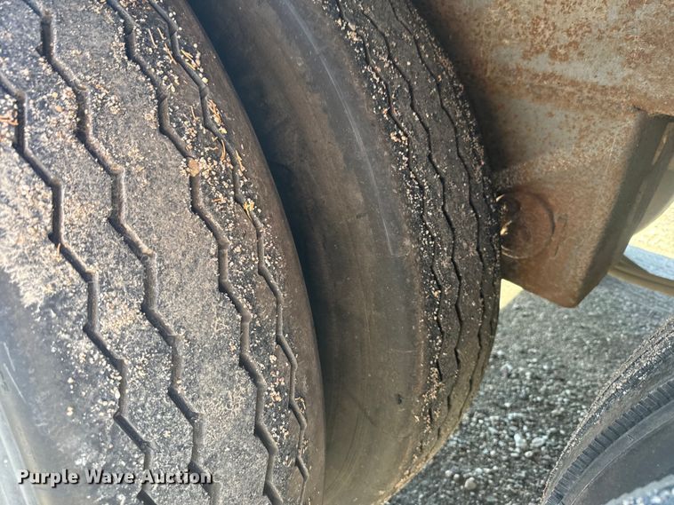 image for item DQ6787 2006 Merrit livestock trailer