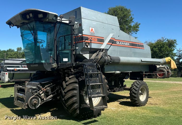 image for item DQ6788 1993 Gleaner R-52 combine