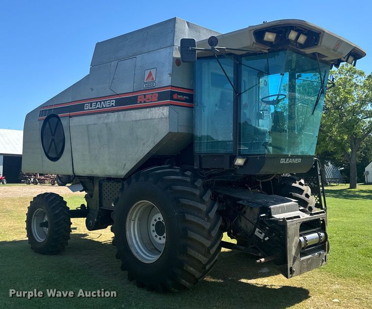 image for item DQ6788 1993 Gleaner R-52 combine