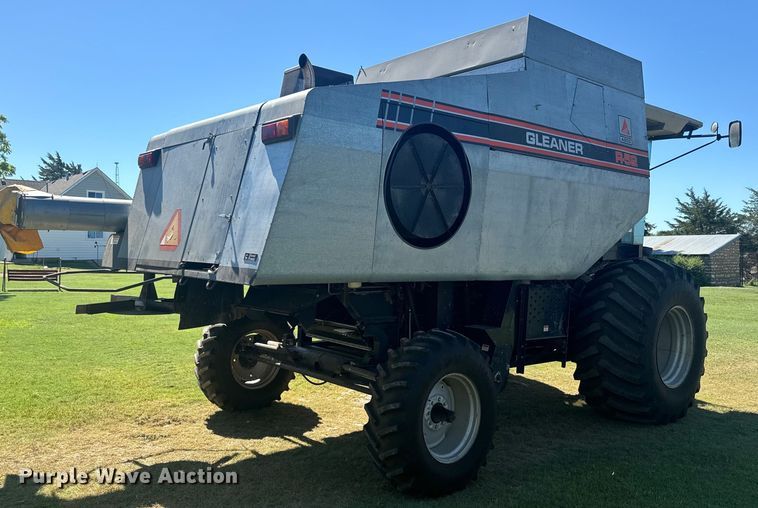image for item DQ6788 1993 Gleaner R-52 combine