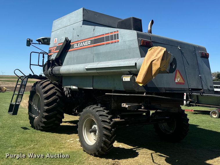 image for item DQ6788 1993 Gleaner R-52 combine