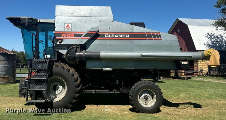 image for item DQ6788 1993 Gleaner R-52 combine