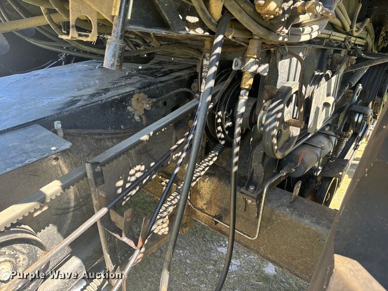 image for item DQ6788 1993 Gleaner R-52 combine