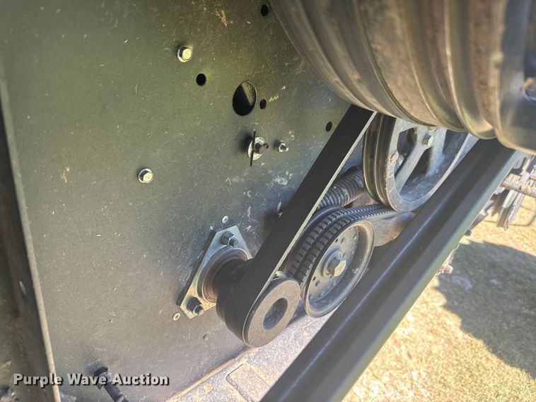 image for item DQ6788 1993 Gleaner R-52 combine