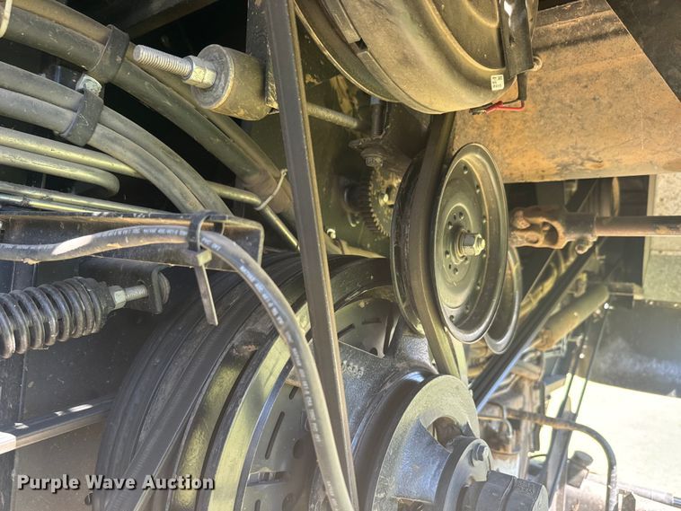 image for item DQ6788 1993 Gleaner R-52 combine