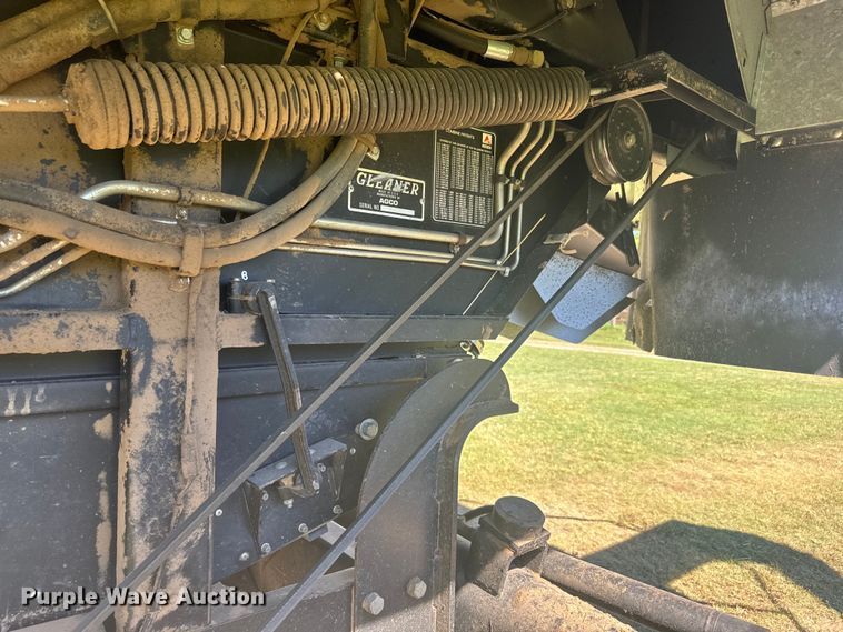 image for item DQ6788 1993 Gleaner R-52 combine