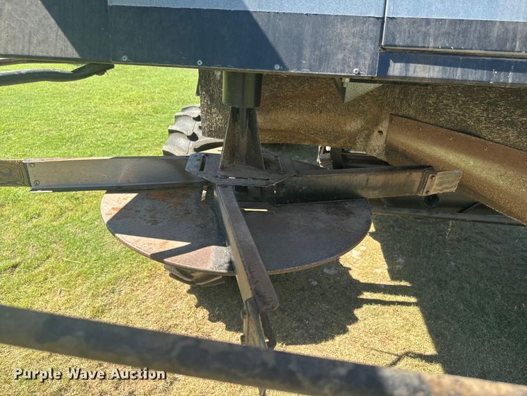 image for item DQ6788 1993 Gleaner R-52 combine