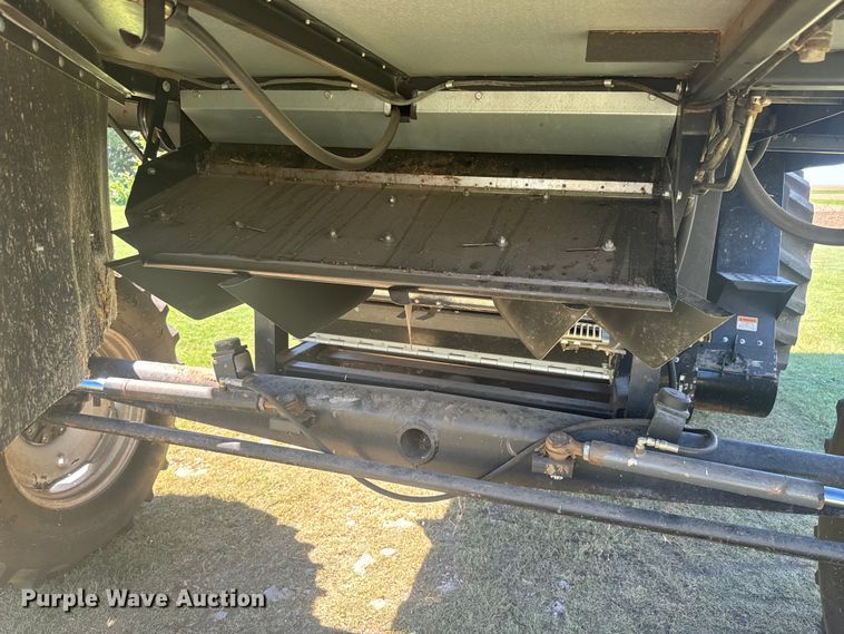 image for item DQ6788 1993 Gleaner R-52 combine