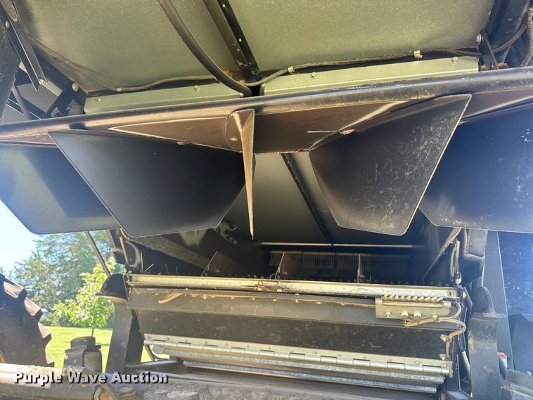 image for item DQ6788 1993 Gleaner R-52 combine