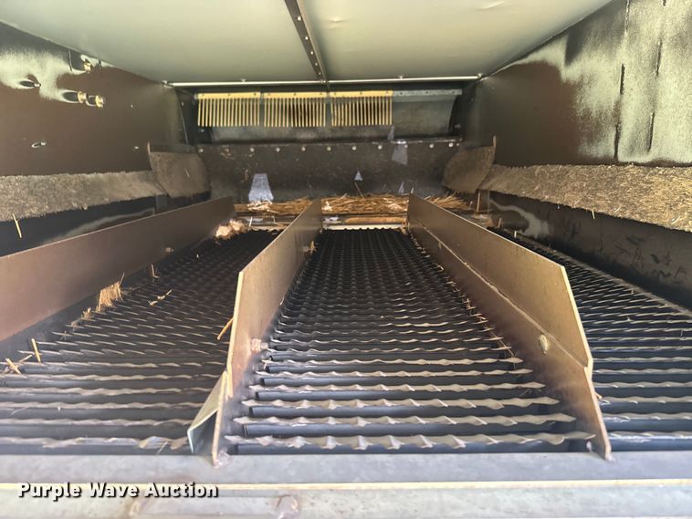 image for item DQ6788 1993 Gleaner R-52 combine