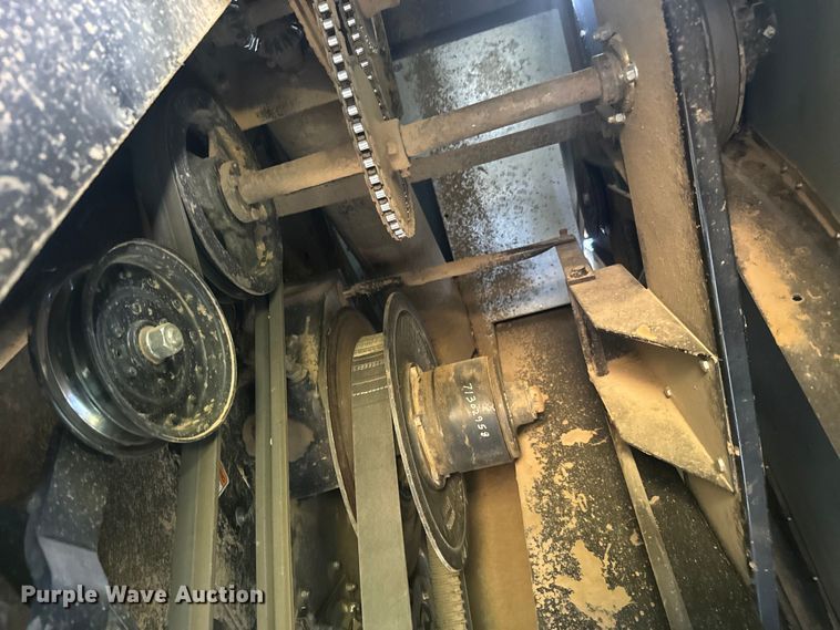 image for item DQ6788 1993 Gleaner R-52 combine