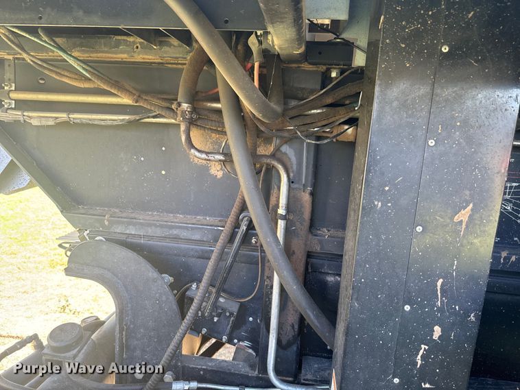 image for item DQ6788 1993 Gleaner R-52 combine