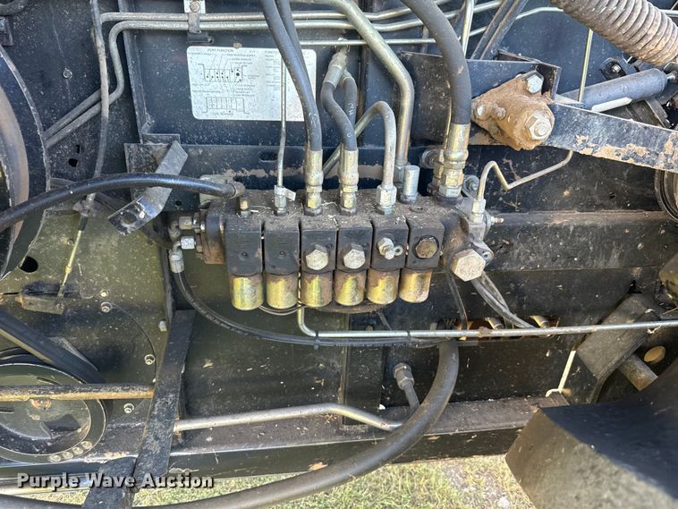 image for item DQ6788 1993 Gleaner R-52 combine