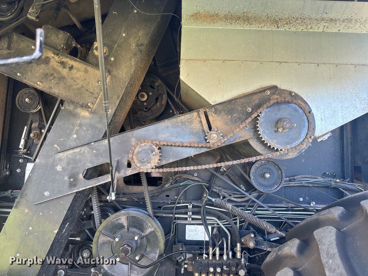 image for item DQ6788 1993 Gleaner R-52 combine