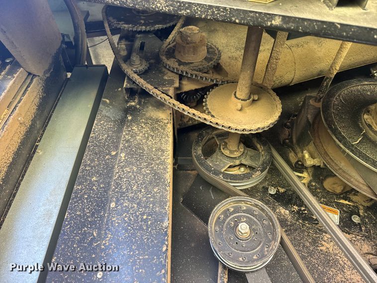 image for item DQ6788 1993 Gleaner R-52 combine