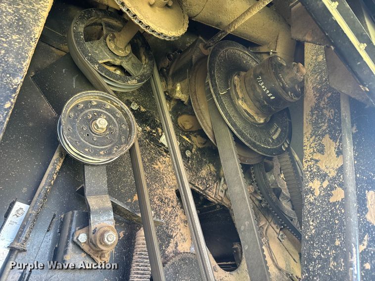 image for item DQ6788 1993 Gleaner R-52 combine