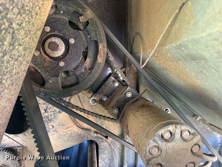 image for item DQ6788 1993 Gleaner R-52 combine