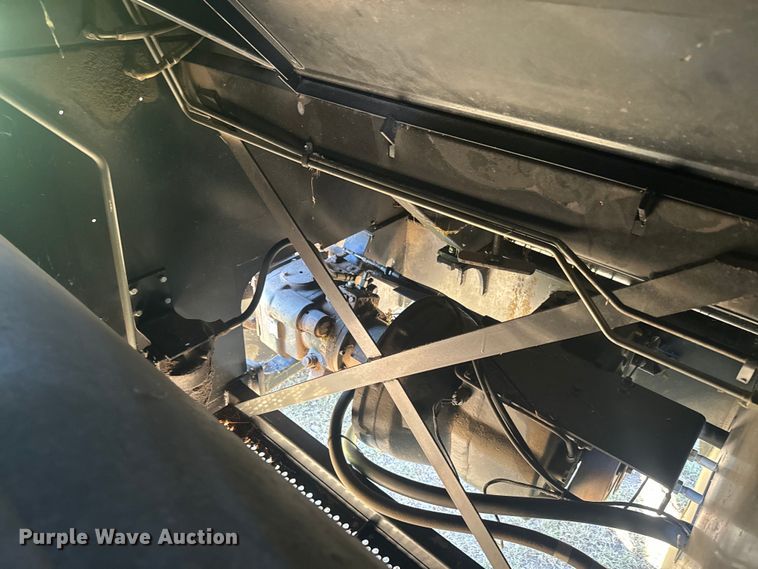 image for item DQ6788 1993 Gleaner R-52 combine