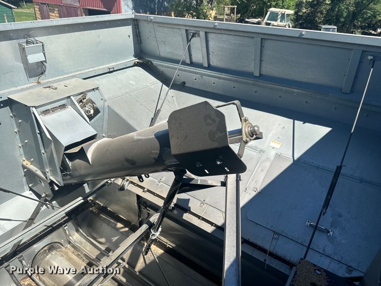 image for item DQ6788 1993 Gleaner R-52 combine