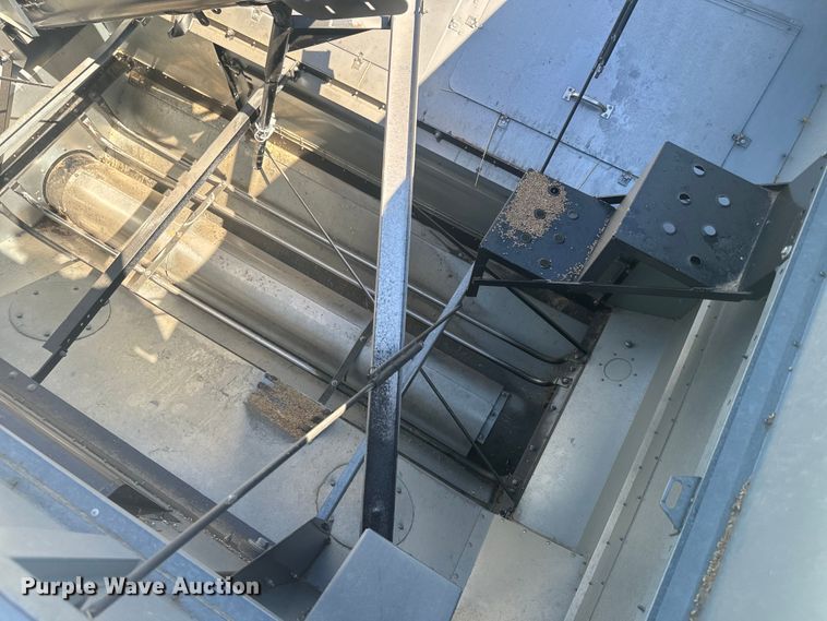 image for item DQ6788 1993 Gleaner R-52 combine