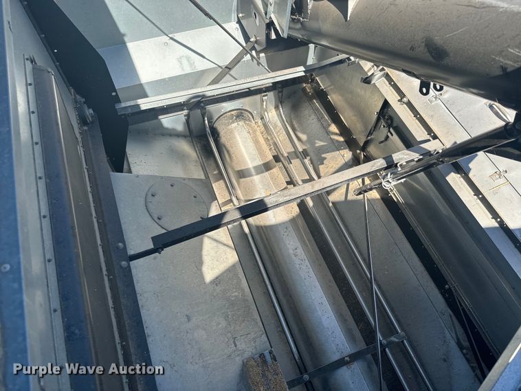 image for item DQ6788 1993 Gleaner R-52 combine