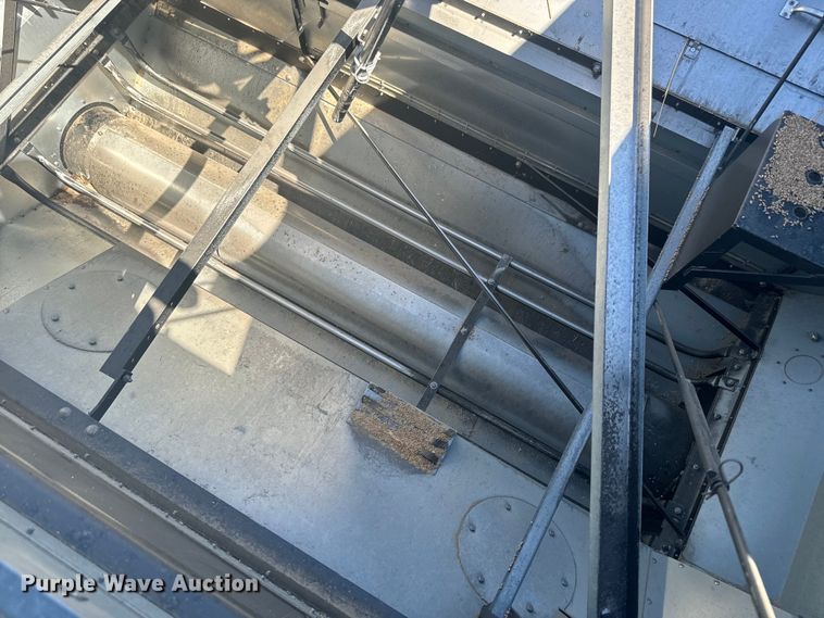 image for item DQ6788 1993 Gleaner R-52 combine