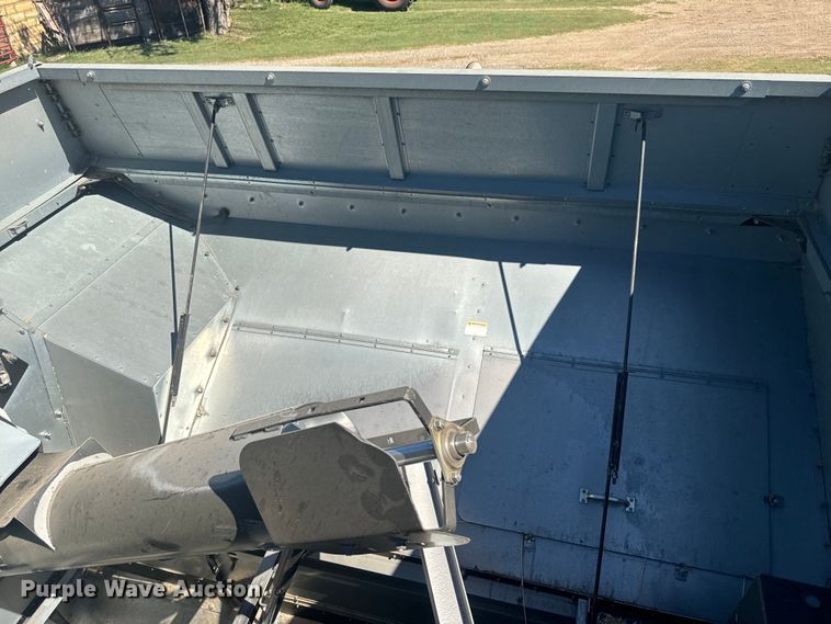 image for item DQ6788 1993 Gleaner R-52 combine