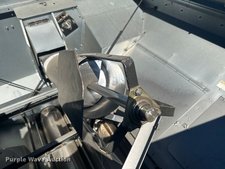 image for item DQ6788 1993 Gleaner R-52 combine