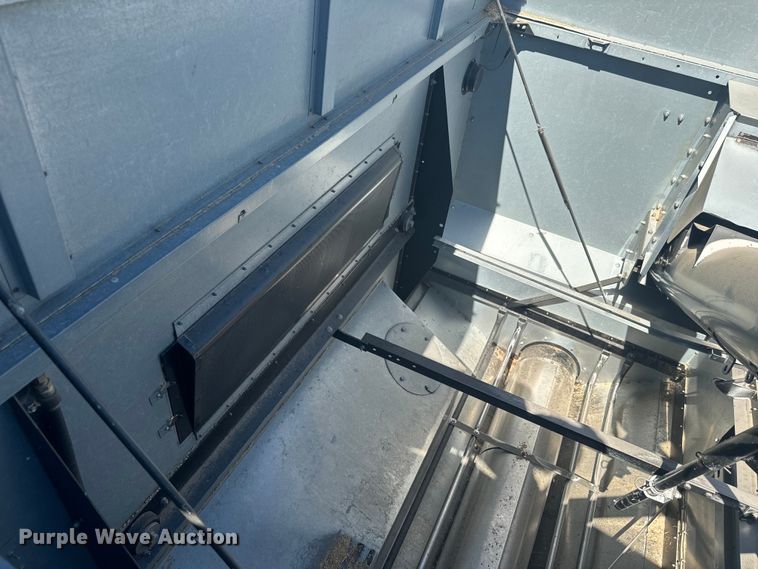 image for item DQ6788 1993 Gleaner R-52 combine