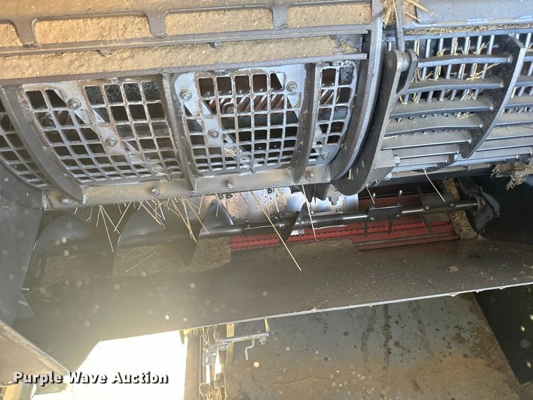 image for item DQ6788 1993 Gleaner R-52 combine