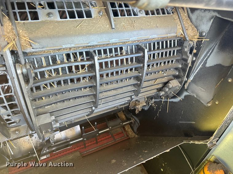 image for item DQ6788 1993 Gleaner R-52 combine