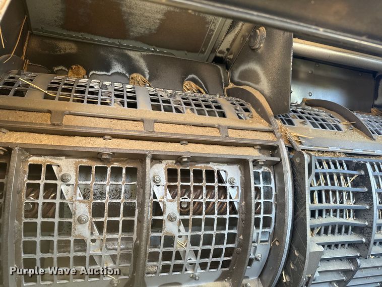 image for item DQ6788 1993 Gleaner R-52 combine