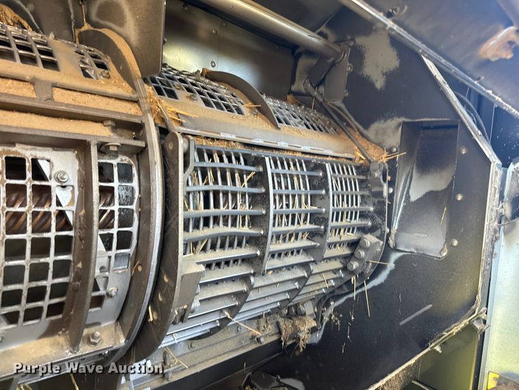 image for item DQ6788 1993 Gleaner R-52 combine