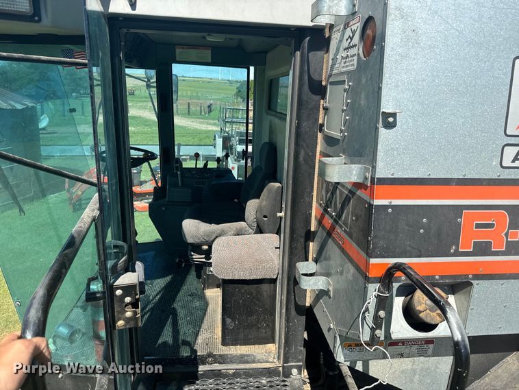 image for item DQ6788 1993 Gleaner R-52 combine