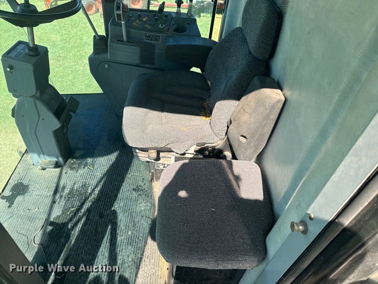 image for item DQ6788 1993 Gleaner R-52 combine