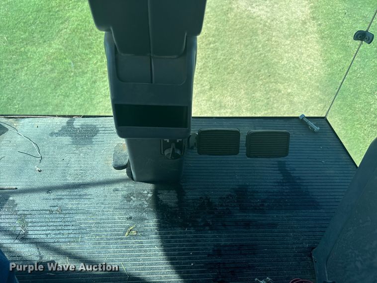 image for item DQ6788 1993 Gleaner R-52 combine