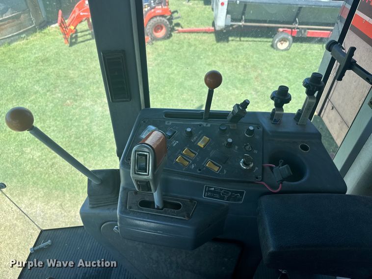 image for item DQ6788 1993 Gleaner R-52 combine