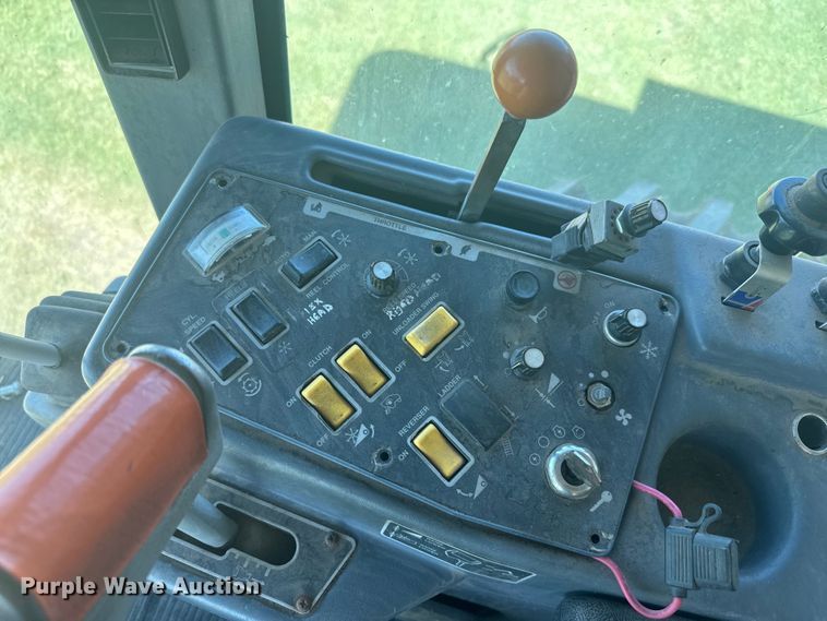 image for item DQ6788 1993 Gleaner R-52 combine