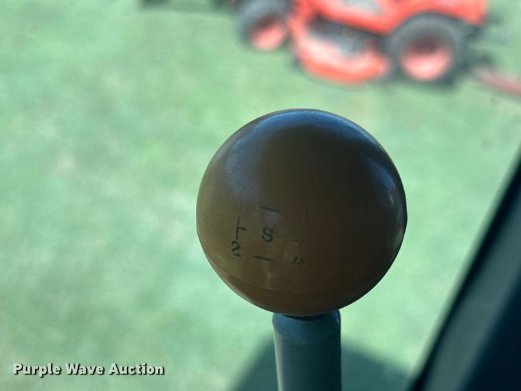 image for item DQ6788 1993 Gleaner R-52 combine