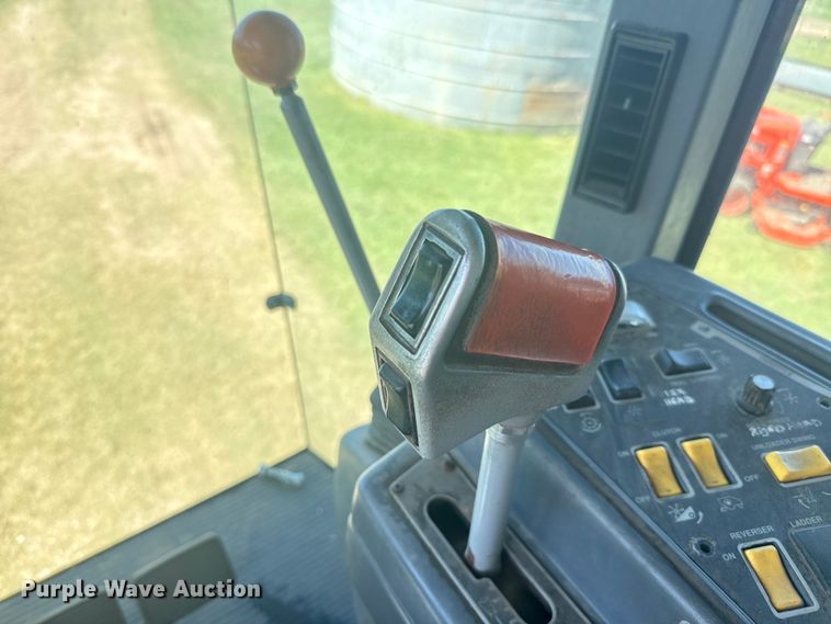 image for item DQ6788 1993 Gleaner R-52 combine