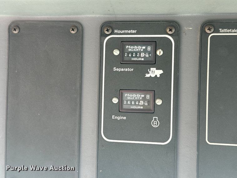 image for item DQ6788 1993 Gleaner R-52 combine