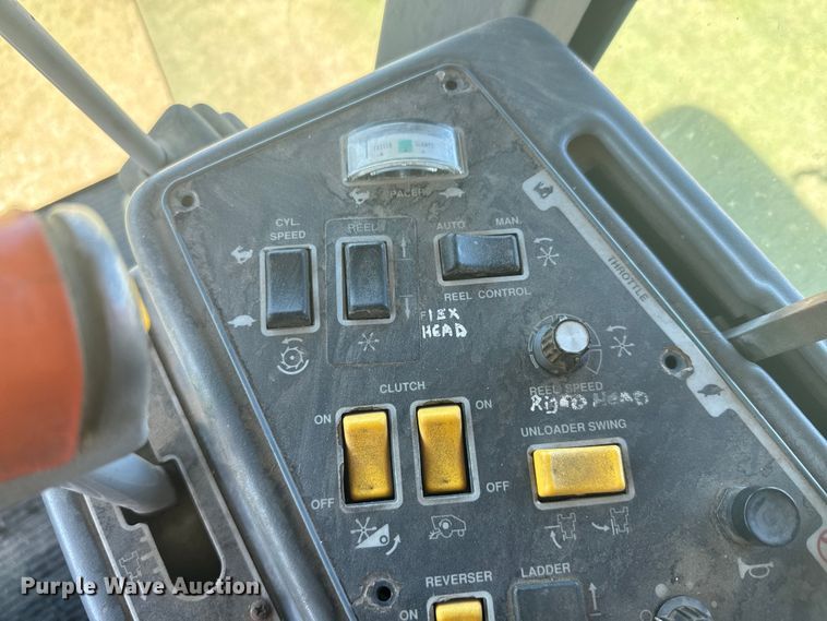 image for item DQ6788 1993 Gleaner R-52 combine