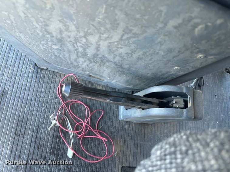 image for item DQ6788 1993 Gleaner R-52 combine