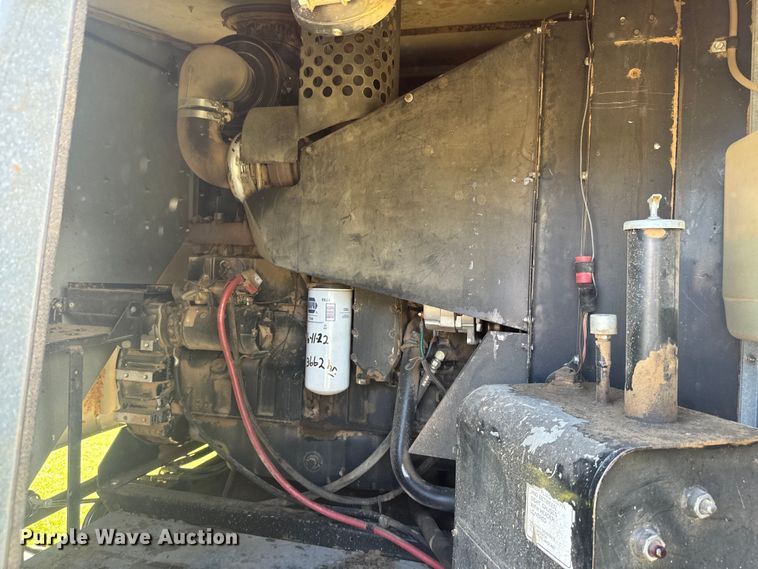 image for item DQ6788 1993 Gleaner R-52 combine