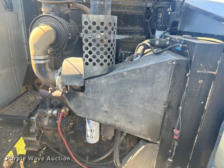 image for item DQ6788 1993 Gleaner R-52 combine