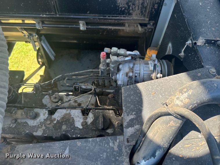 image for item DQ6788 1993 Gleaner R-52 combine