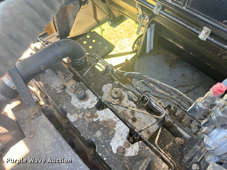 image for item DQ6788 1993 Gleaner R-52 combine