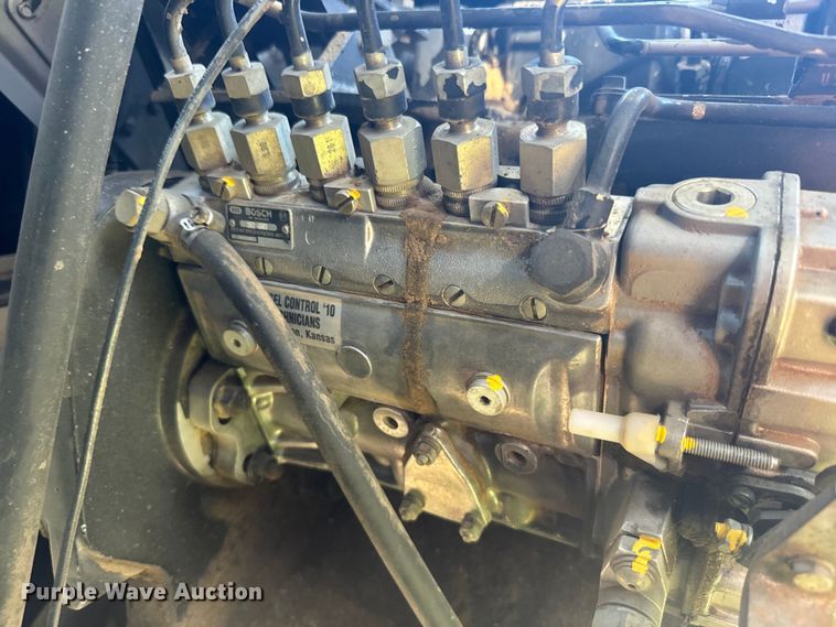 image for item DQ6788 1993 Gleaner R-52 combine