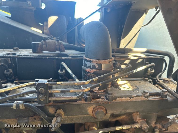 image for item DQ6788 1993 Gleaner R-52 combine