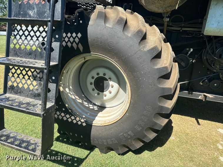 image for item DQ6788 1993 Gleaner R-52 combine